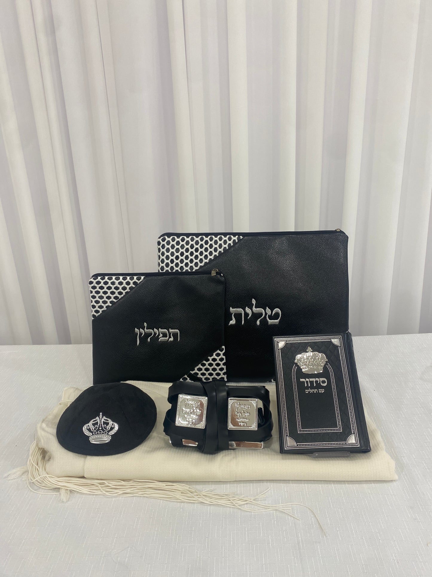 סט חתנים תפילין טלית כיסויים לטלית ותפילין סידור וכיפה