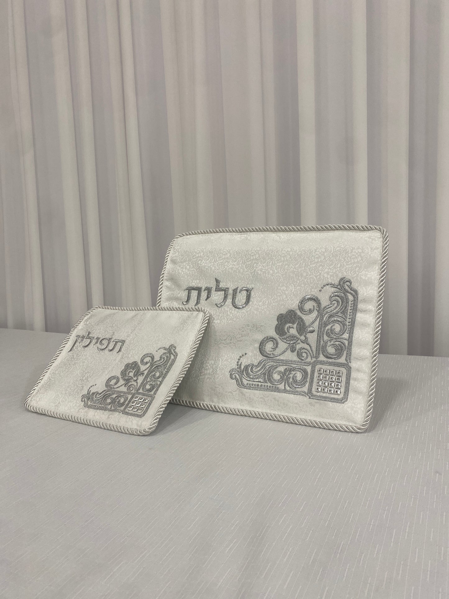 סט כיסוי טלית ותפילין לבן כסוף