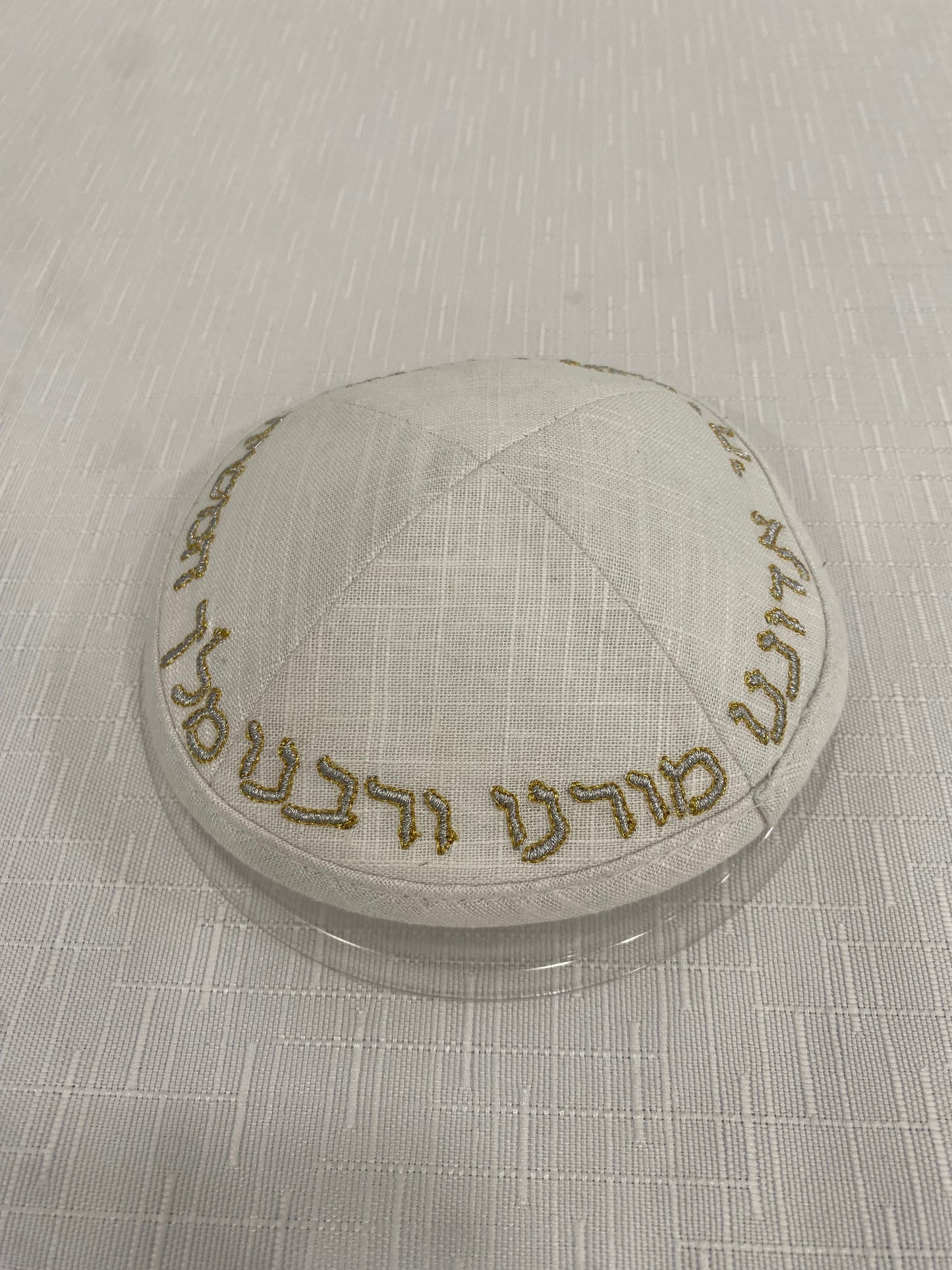 כיפה לבן אופוויט יחי אדוננו זהב