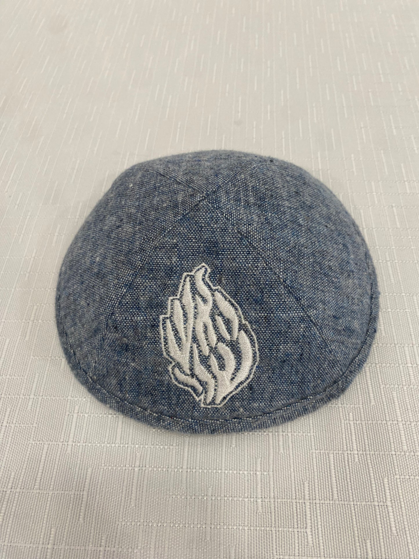 כיפה כחול ג׳ינס האש שלי