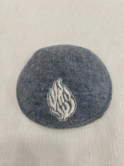 כיפה כחול ג׳ינס האש שלי