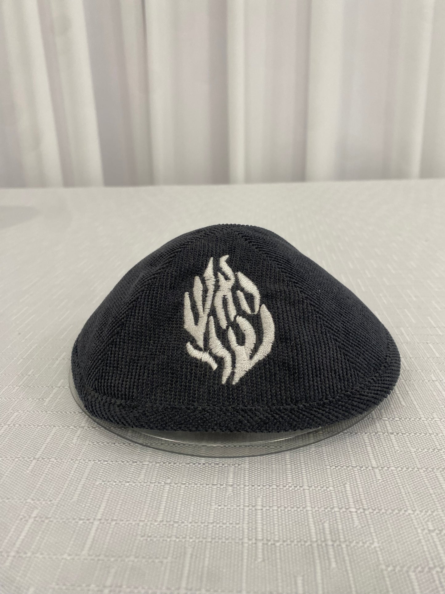 כיפה קורדרוי האש שלי לבן